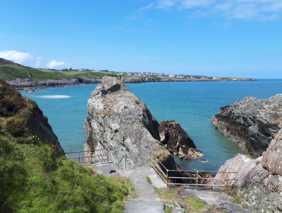 Amlwch Coastal Bungalow, Sleeps 5 And Ideal For Walkers מראה חיצוני תמונה