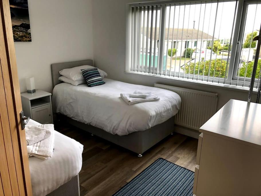 Amlwch Coastal Bungalow, Sleeps 5 And Ideal For Walkers מראה חיצוני תמונה